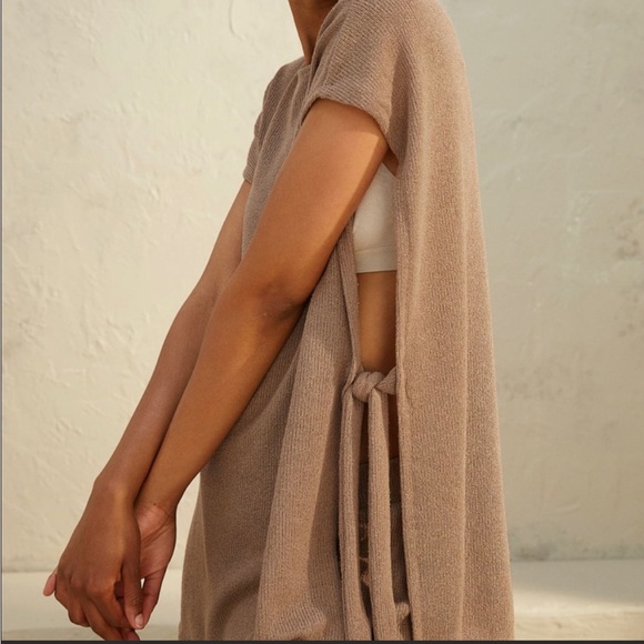 Beige H&M sweater vest - Picture 2 of 5